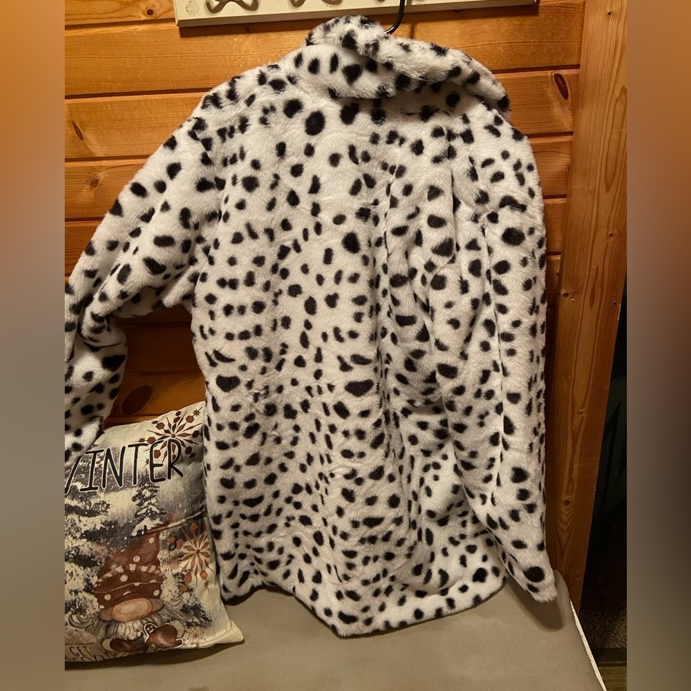 Elegant Dalmatian Print Teddy Jacket - Picture 3 of 4